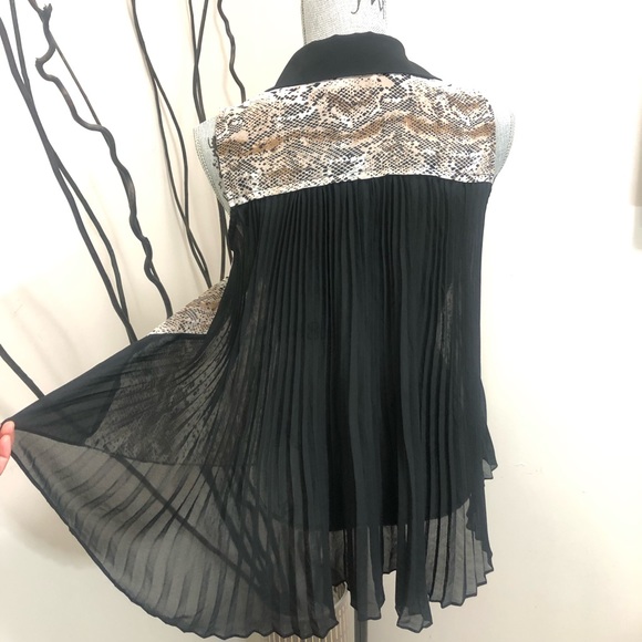 NWT BCBG Snakeskin Flare Long Back Sleeveless Top - Picture 12 of 13